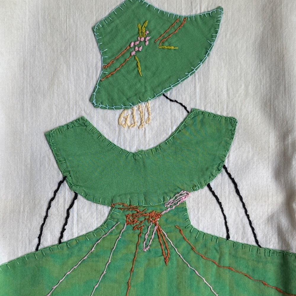 Vintage 1940s Southern Belle Appliqué & Embroidery Panel – Cutter Pillowcase